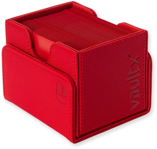 Rode Vault X deckbox met een schuine voorkant en rode kaarten erin.