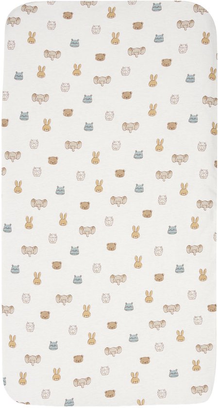 Wit hoeslaken met een print van beige en blauwe dierenkoppen: beren, konijnen, olifanten en nijlpaarden.