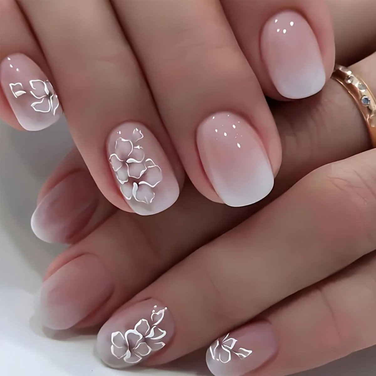 Set van 24 witte vierkante plaknaagels kort met bloemenpatroon, verloop roze kunstmatige vingernagels, herbruikbare press-on nagels voor nageldesign – incl. 12 maten