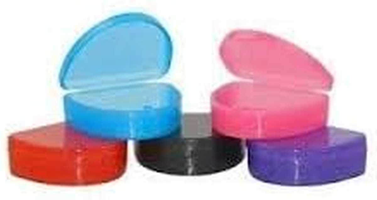 Retainer Doosje - Orthodontische Houder - Tanden Beschermen - Met Ventilatiegaten - 7.6 cm Breed - Willekeurige Kleur
