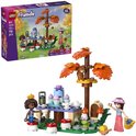 LEGO Friends bos theekransje met figuren, tafels, stoelen, paddestoelen en een boom met eekhoorn.