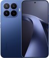 Blauwe smartphone, voor- en achterkant zichtbaar. Vierdelige cameralens met LEICA-branding.