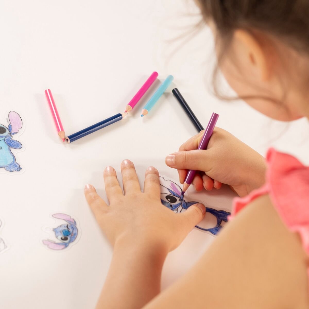 Disney Stitch 2-in-1 Knutselkoffer - Sieraden maken met krimpfolie - 4 stenen versieren - 8 kleuren steentjes - Speelgoed Kinderen - Knutselen - Voor meisjes en jongens - Vanaf 4 jaar - Totum — afbeelding 9