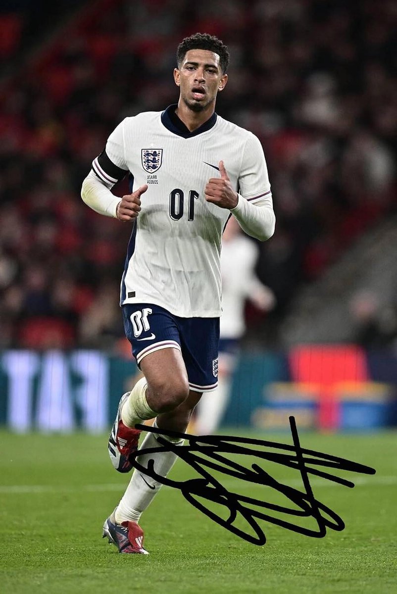 Voetbal foto - Gesigneerde print - Fan cadeau - Voorgedrukte handtekening - 6x4 inch - Glanzend