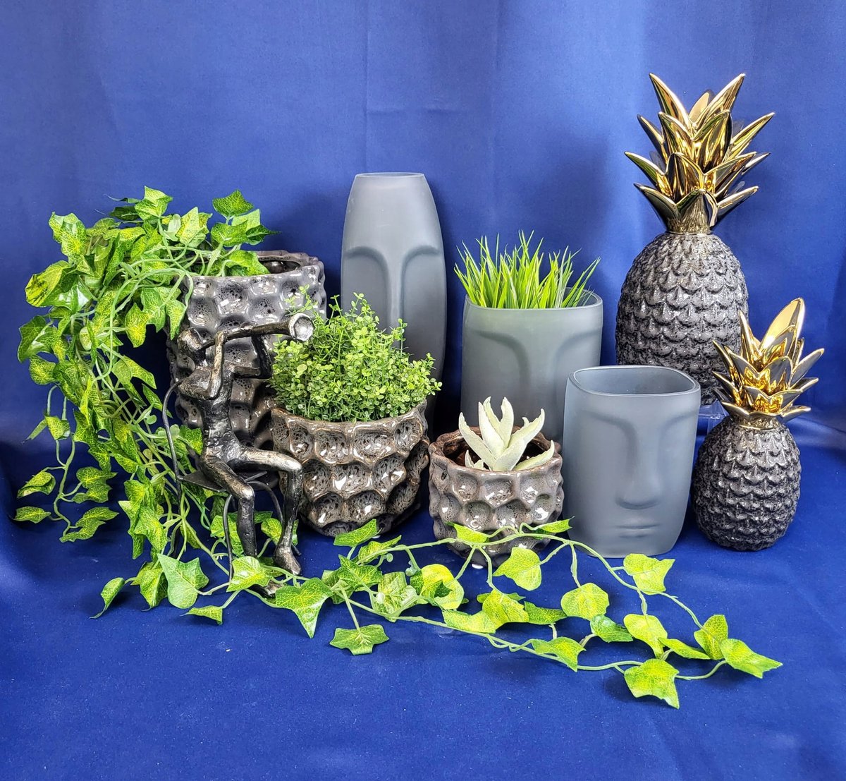 Zwarte-Gouden Ananas Decoratie Figuur 29,5cm - Stijlvolle Woonaccessoire