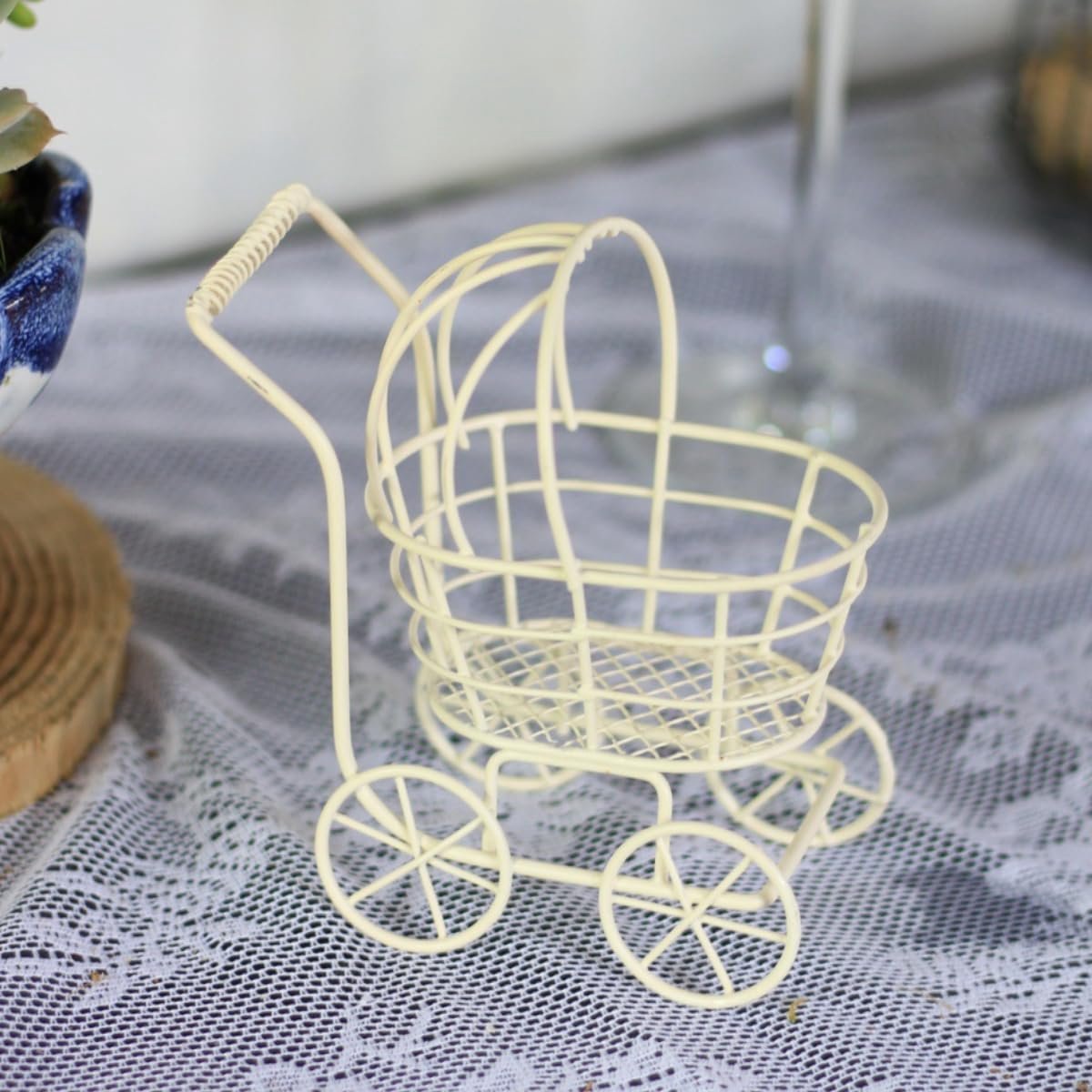 Kinderwagen ornament van metaal, ijzeren rooster decoratie kinderwagen model decoratie voor feeëntuin vensterbank bureau bloempot decoratie cadeau-idee (beige)