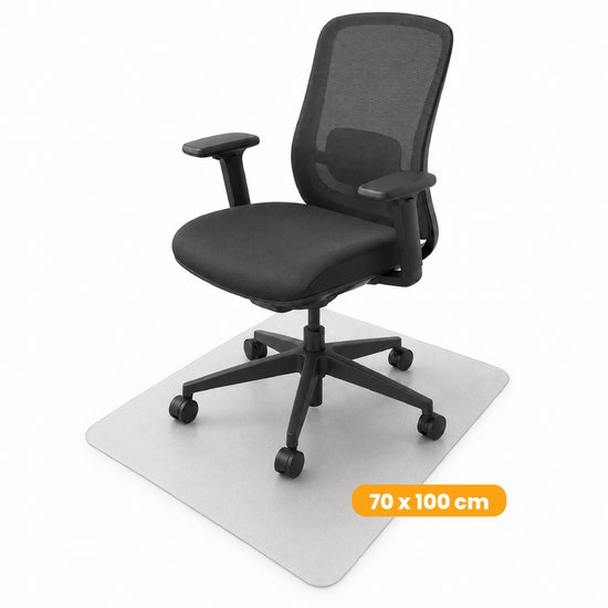 Zwarte bureaustoel op een transparante vloerbeschermer van 70 x 100 cm.