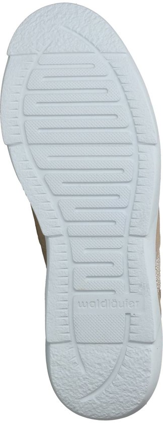De onderkant van een beige sneaker met het Waldläufer-logo.