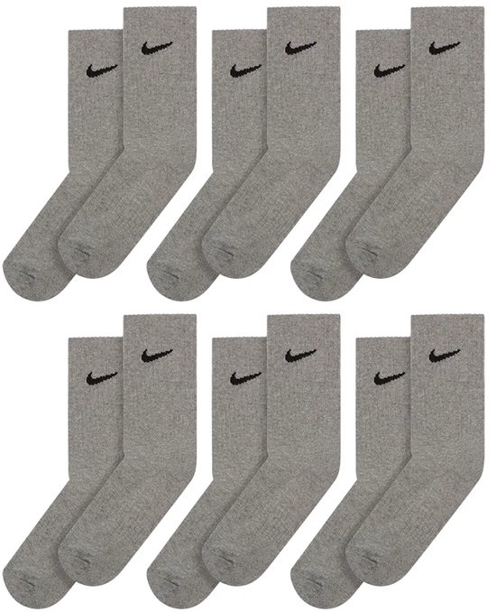 Set van zes paar Nike sportsokken in het grijs. Elke sok heeft een zwart Nike logo.