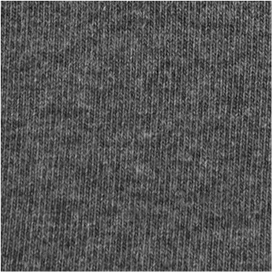 Textuur detail van donkergrijs gebreid materiaal, zoals gebruikt in sokken.