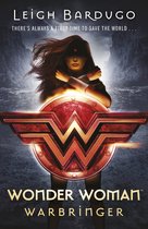 Wonder Woman: Warbringer boekcover met Wonder Woman die haar armen kruist voor haar iconische logo.