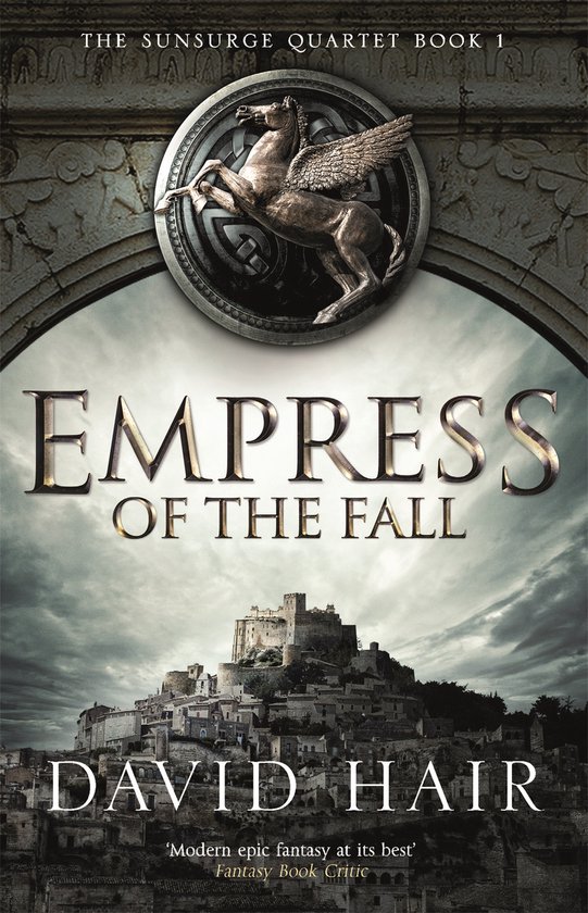 Boekomslag voor 'Empress of the Fall' met een gevleugeld paard boven een kasteel en de tekst 'The Sunsurge Quartet Book 1' en 'David Hair'.