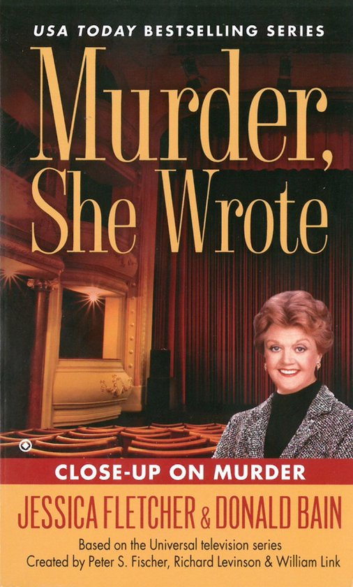 Boekomslag van Murder, She Wrote met Jessica Fletcher in een grijs jasje voor een podiumachtergrond.