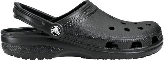 Sabot Crocs noir avec sangle arrière, vu de côté.