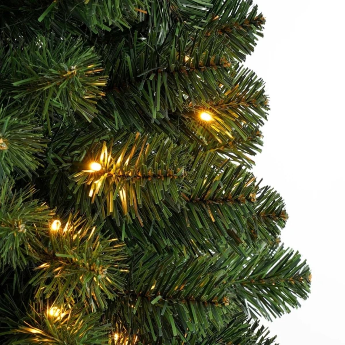 Black Box Trees Charlton Smalle Kerstboom met Timer en Dimfunctie - Kerstversiering voor Binnen tijdens de Feestdagen - Kunstboom met Scharnierconstructie - H215 x Ø56 cm - Groen – foto 4