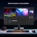 Monitor toont videobewerkingssoftware met kleurcorrectiegereedschappen en grafieken.
