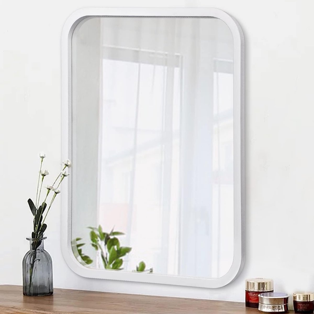 Moderne wandspiegel voor badkamer met afgeronde hoeken, rechthoekig ontwerp, perfect voor