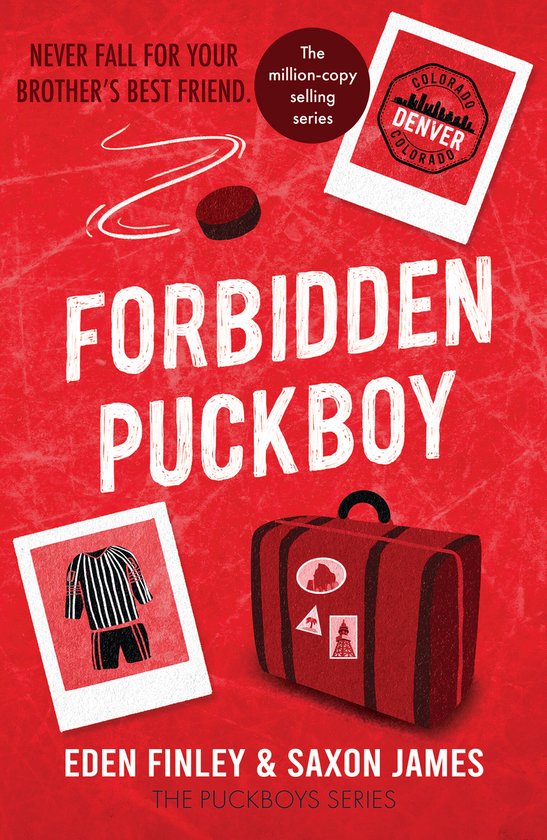 Couverture de livre avec le titre 'Forbidden Puckboy' en grandes lettres blanches sur fond rouge froissé. Une valise rouge et un maillot de hockey avec le texte 'Denver Colorado' au premier plan.