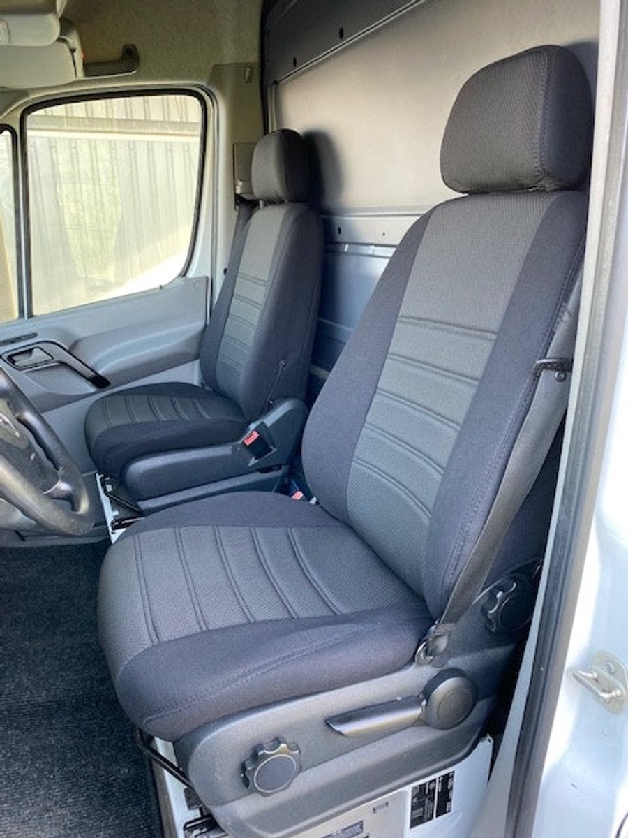 Pasvorm stoelhoezen Volkswagen Crafter 2006-2017 (geschikt voor 2 stoelen) - Stof zwart