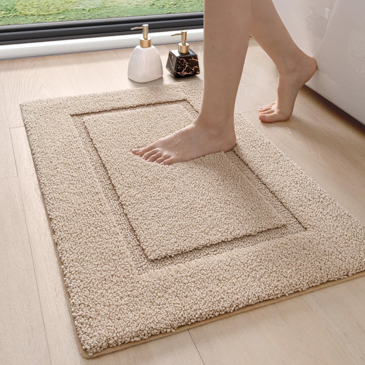 Thijox - Badmat 40 x 60 cm - Absorberende Zachte Microvezels Badkamermat - Machinewasbaar Antislip Badmat voor Douche en Badkuip - Beige
