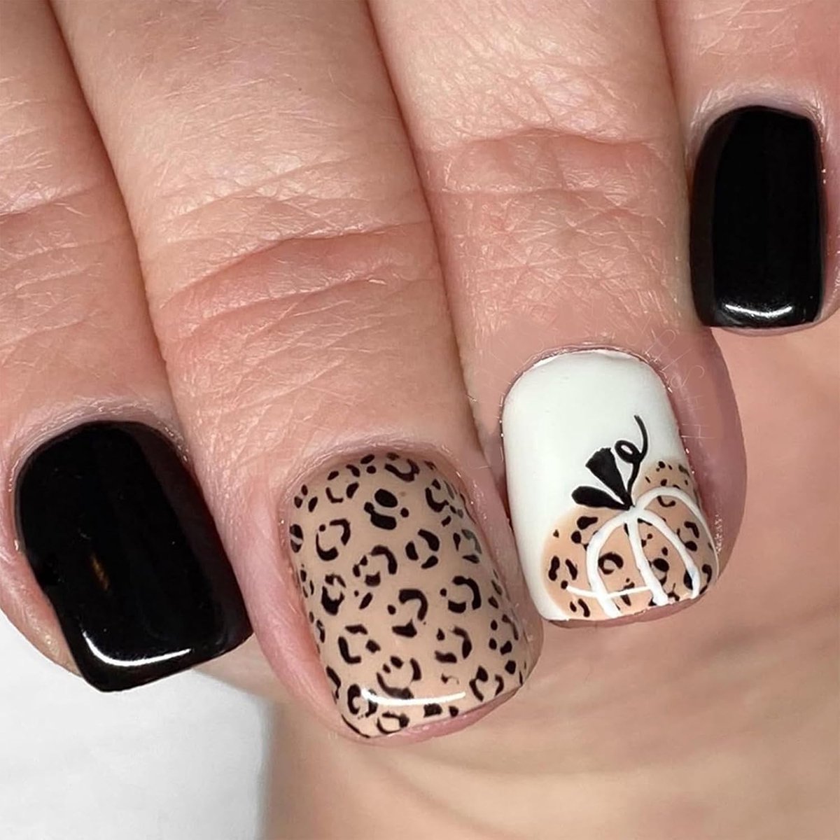 SnelShoppen - Press on Nails Herfstige Kunstnagels Kort Vierkant met Pompoen-Leopard Print - Glanzende Plaknagels - Herbruikbare Acrylnagels voor Vrou