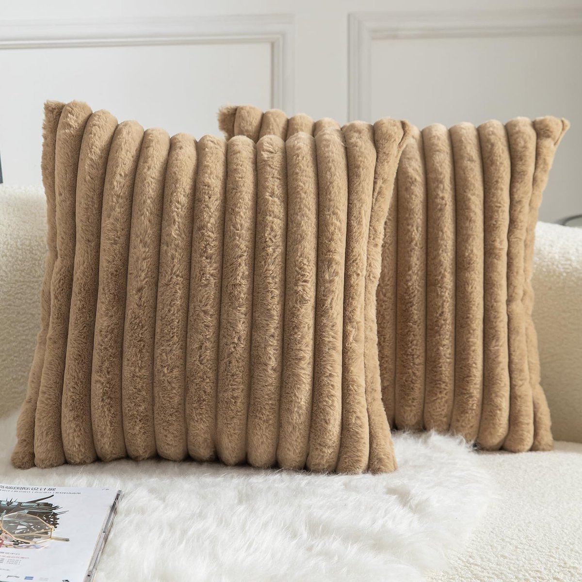 SnelShoppen - Set van 2 Decoratieve Kussenslopen Faux Fur Gestreept Pluche 50x50 cm - Zacht en Luxe Kussenhoezen voor Woonkamer en Slaapkamer - Camel
