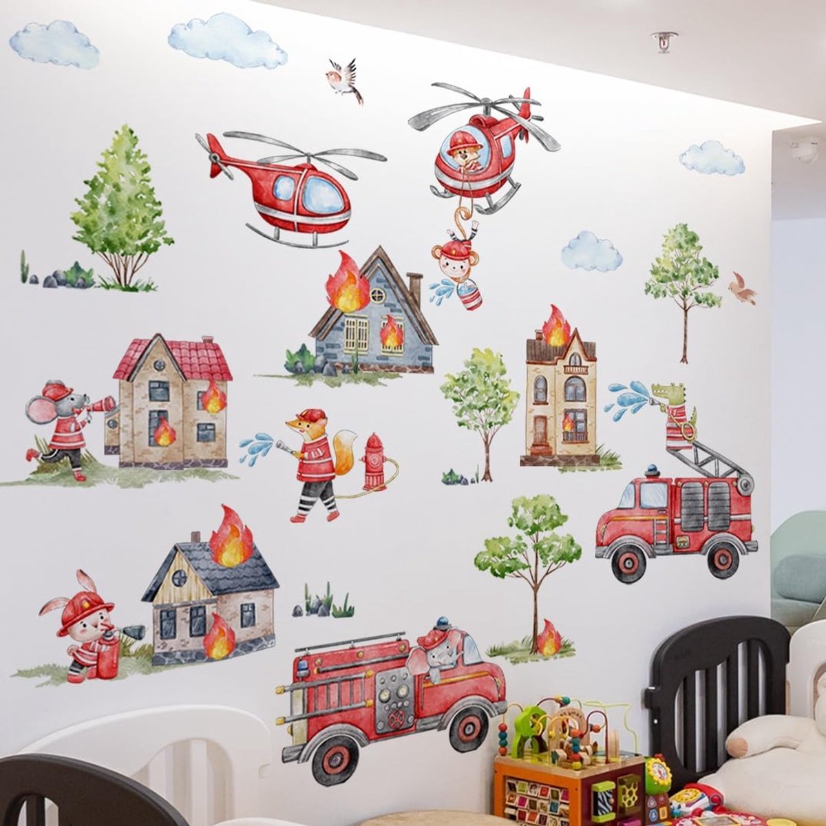 SnelShoppen - WandSticker4U XXL Wandsticker Brandweer Kinderkamer (103 x 98 cm) | Muurdecoratie Brandweer met Schattige Dieren | Wanddecoratie Kinderk