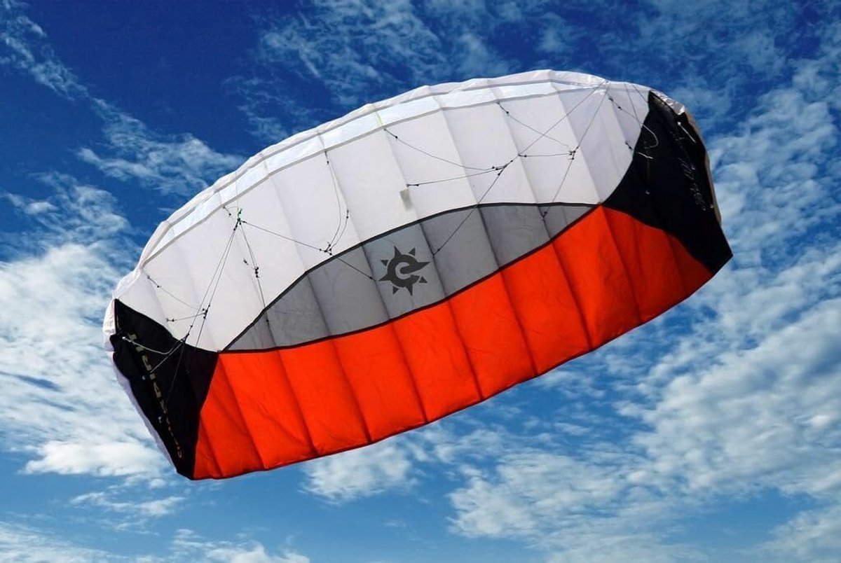 Sportieve Vlieger - Trekvlieger Matras - Buiten Spelen - Goed Controleerbaar - 140x50 cm - Rood