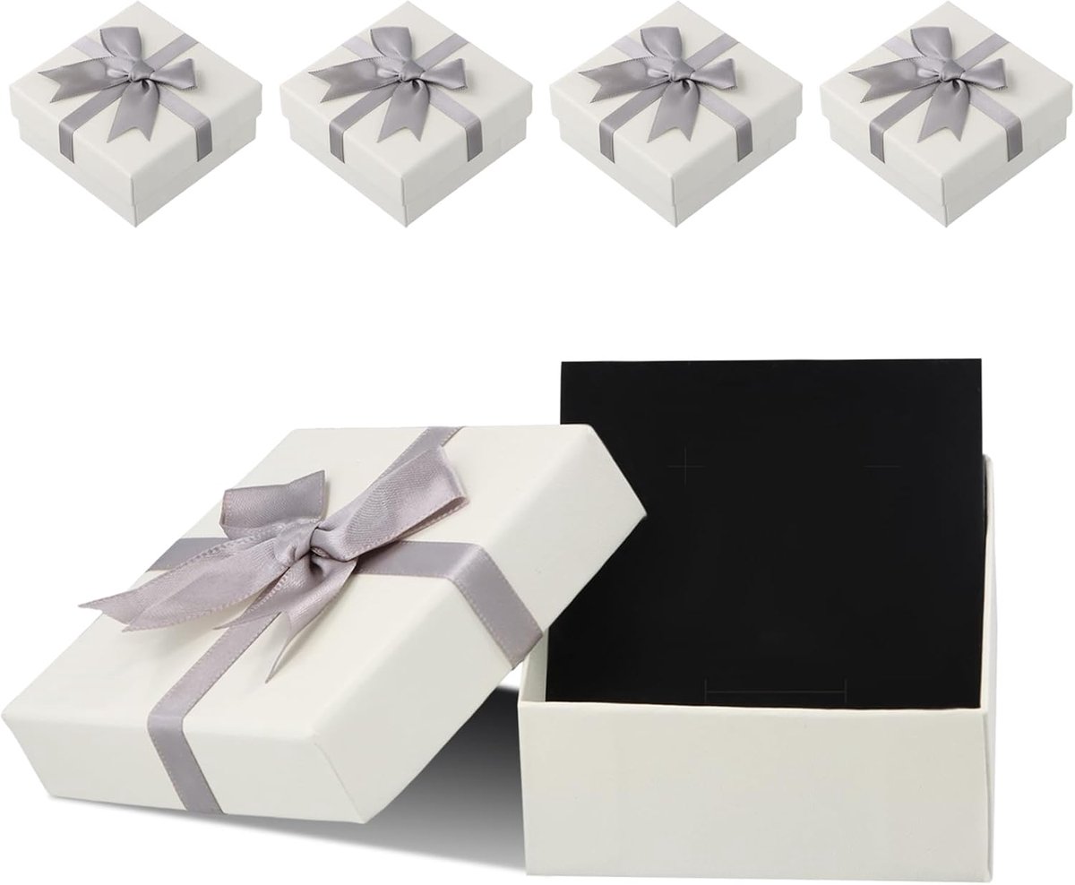 SnelShoppen - 4 stuks sieradendoosjes van karton, 9 x 9 x 4 cm, kleine geschenkdozen voor sieraden, rijstwitte sieradendoos met grijs lint, voor ringe