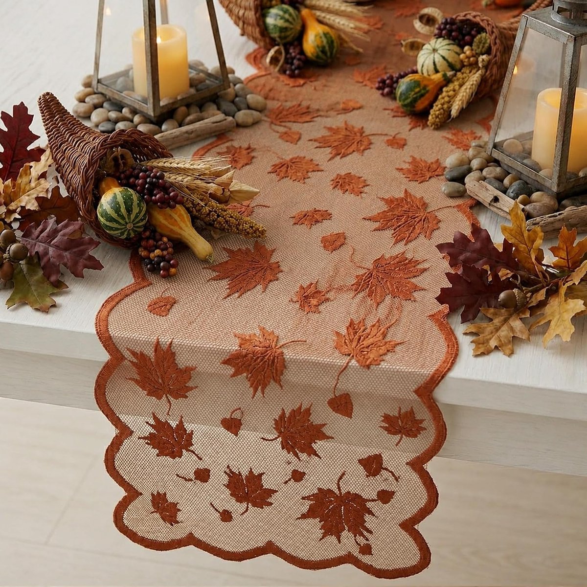 Halloween Tafelloper – Oranje Kant Tafelloper met Esdoornblad – Halloween & Herfst Decoratie voor Eettafel, Woonkamer, Feest, Diner en Party – 35 × 180 cm
