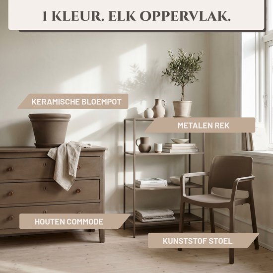 Interieur met houten commode, metalen rek, kunststof stoel en keramische bloempot. Tekst: 1 kleur. Elk oppervlak.