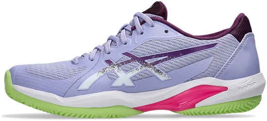 Paarse padelschoenen met witte en paarse ASICS-strepen, roze accent en groene buitenzool.