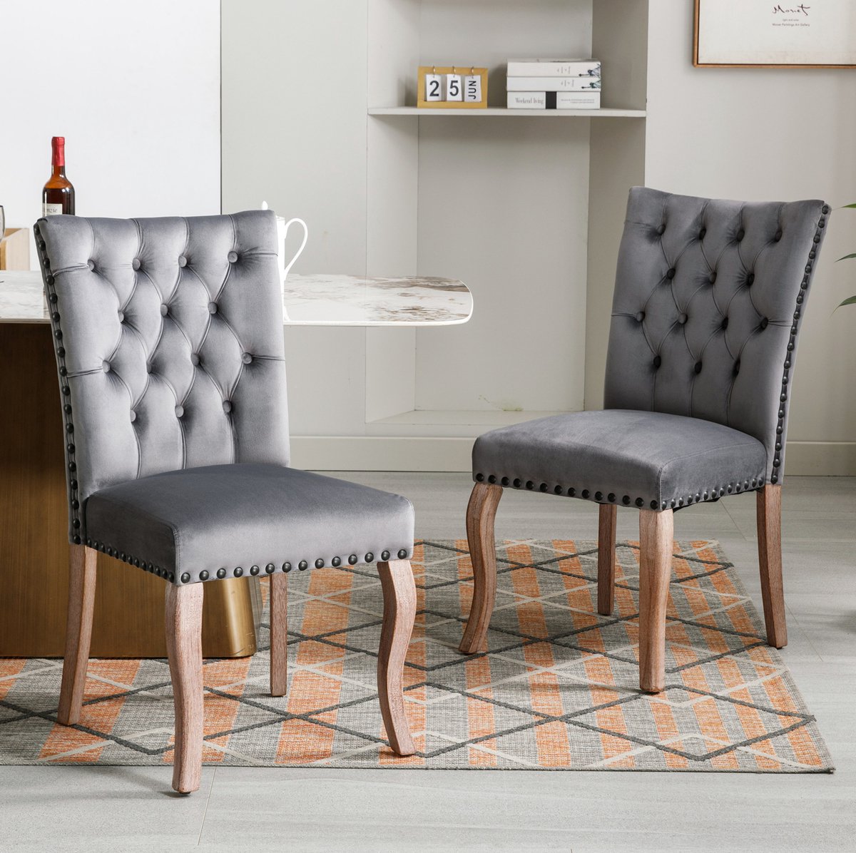 MEUNIQ eetkamerstoel set van 2 in grijs velvet met massief houten poten, hoge rugleuning met knopen, nagelkopdetails en ring op de rug voor eetkamer of woonkamer