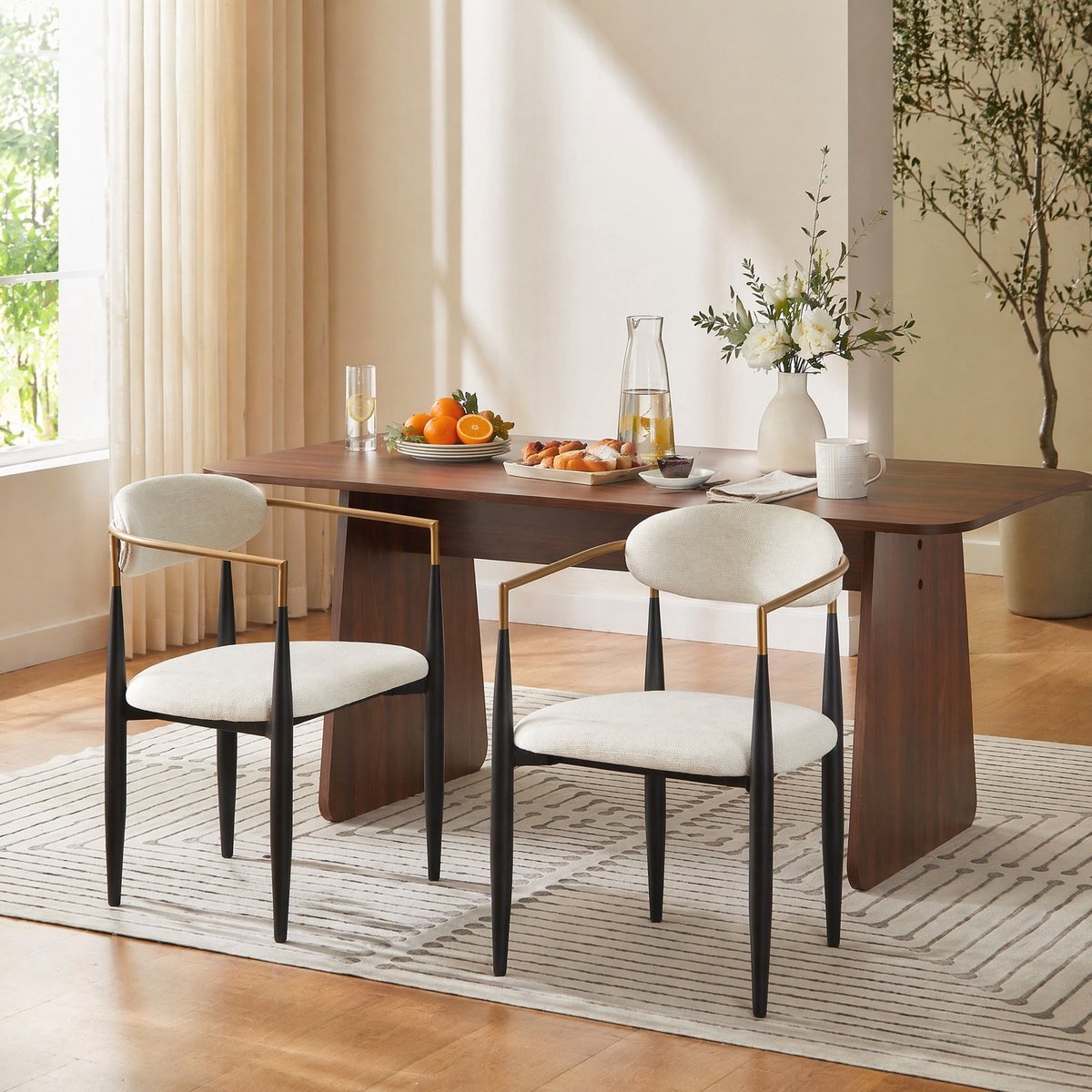 MEUNIQ set van 2 eetkamerstoelen beige met zwart metalen onderstel en goudkleurige armleuningen, stoffen zitting, moderne stoel voor eetkamer