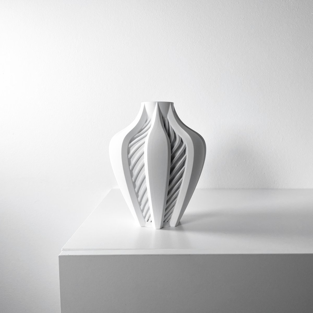 Skushy Vaas Elvox - Geschikt voor Bouwbloemen - Japandi Designvaas voor Droogbloemen en Kunstbloemen - Sculpturale Decoratieve Vaas - Moderne Woondecoratie