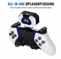 Witte PS5 controller met mini powerbank die erop geklikt wordt. De powerbank heeft een blauwe rand.