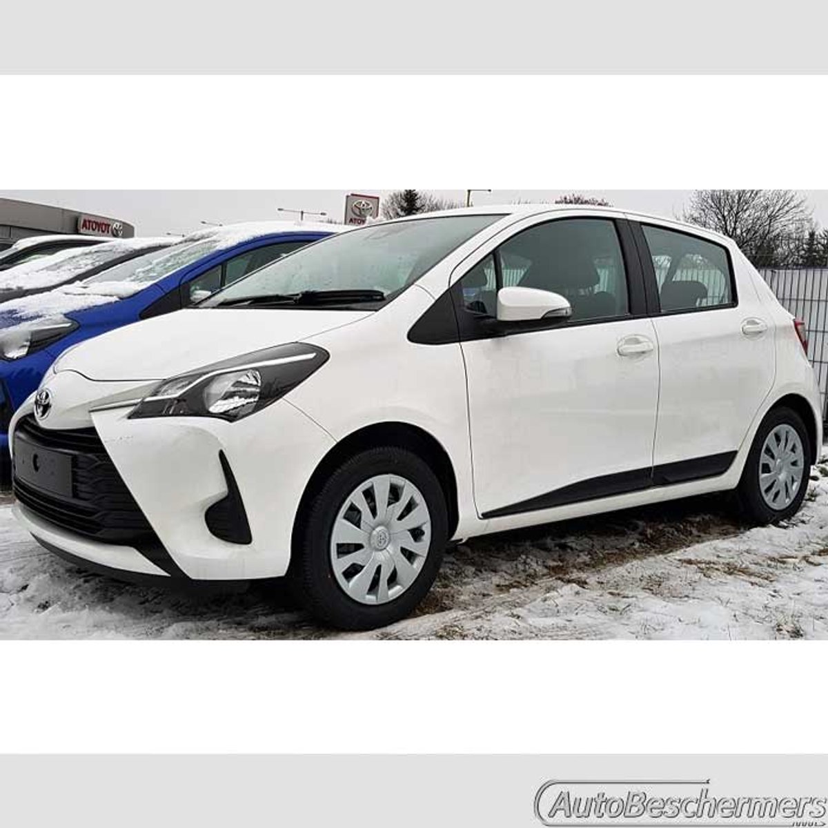 Stootlijsten set zwart voor breed Toyota Yaris 5-deurs 04.2017-08.2020. De stootstrips zijn zelfklevend. Set a 4 stuks (#0060)
