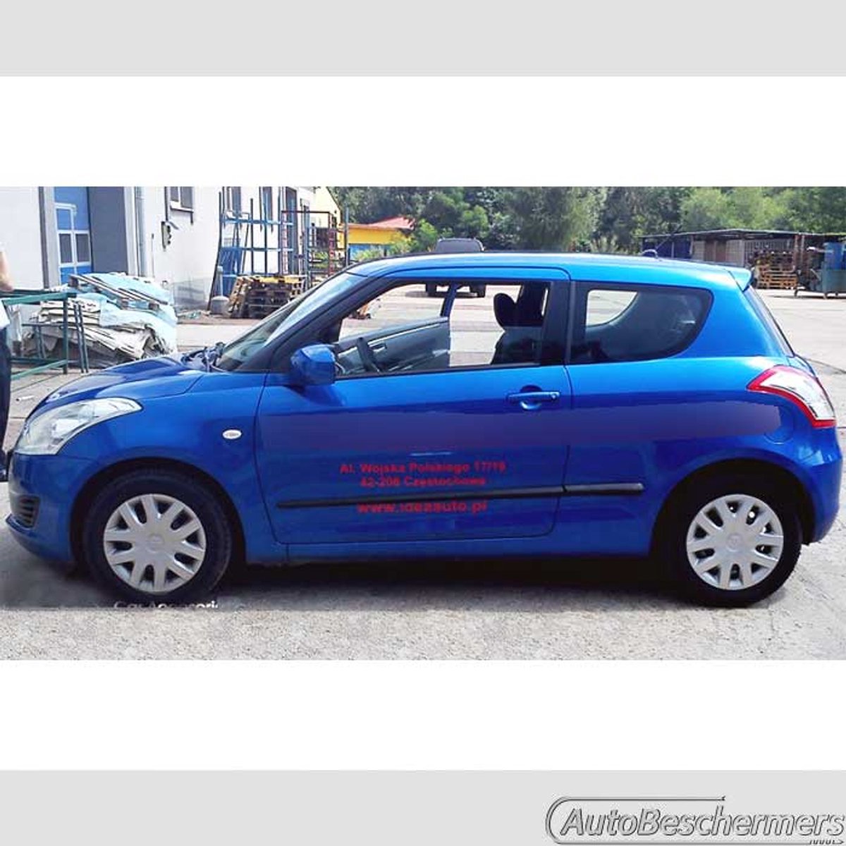 Stootlijsten set zwart voor Suzuki Swift 3-deurs 09.2010-04.2017 ook Sport 01.2012-05.2018. De stootstrips zijn zelfklevend. Set a 4 stuks (#0025)