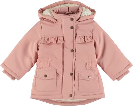 Roze meisjesparka met ruches, drukknoopjes, capuchon met teddy voering en klepzakken.