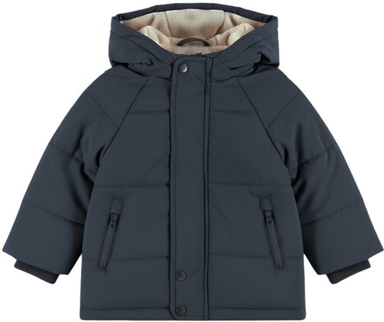 Donkerblauwe winterjas met capuchon, ritssluiting en zakken.