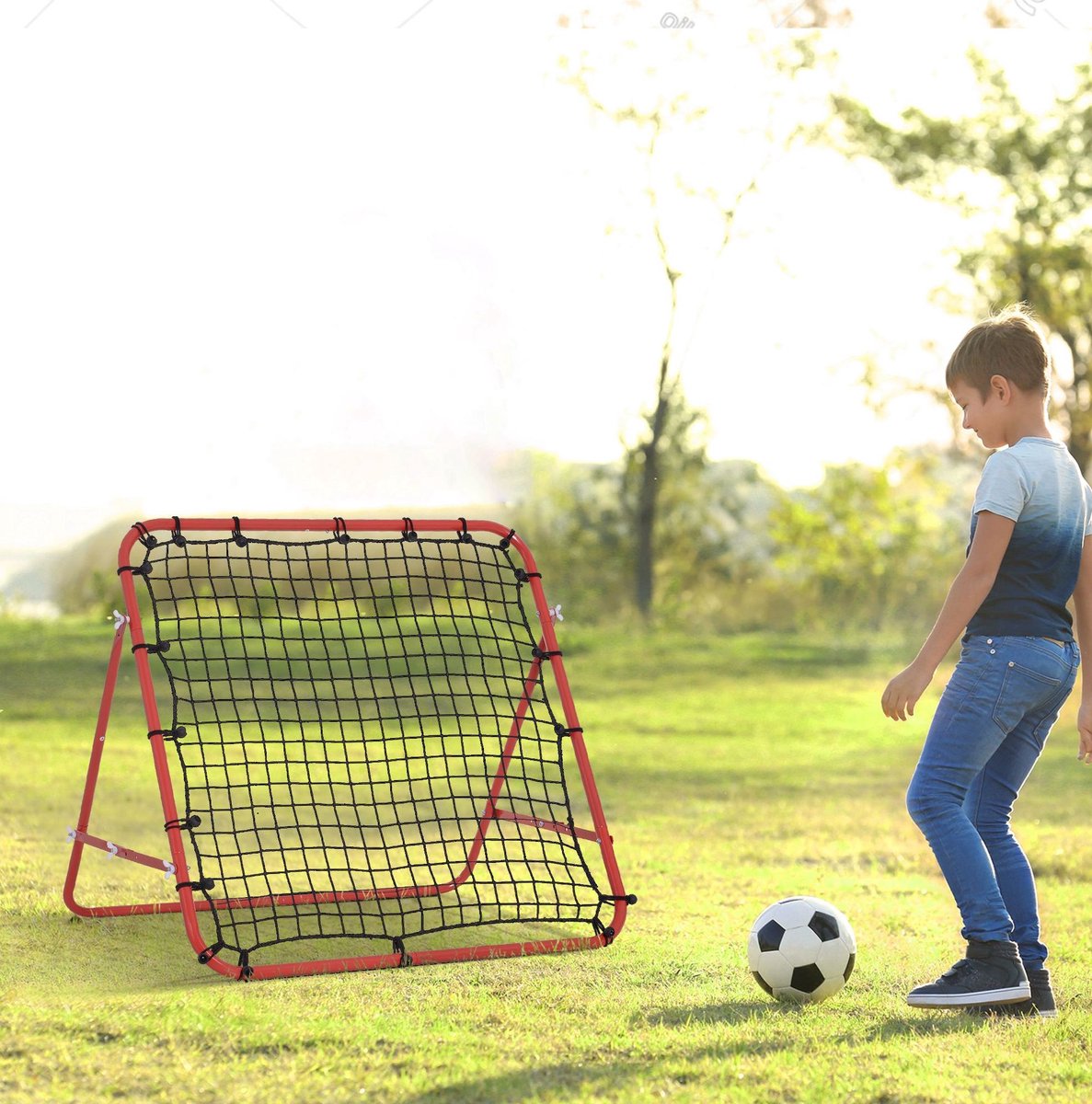 COVREO Voetbal rebounder 96 x 80 x 96 cm - verstelbare hoek, inklapbaar, rood-zwart metalen frame