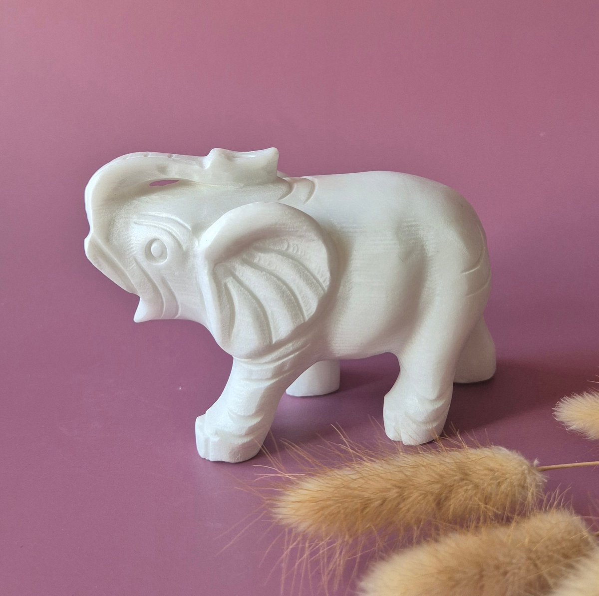 Witte Jade Olifant – Handgesneden Gelukssymbool van Edelsteen (12 cm)