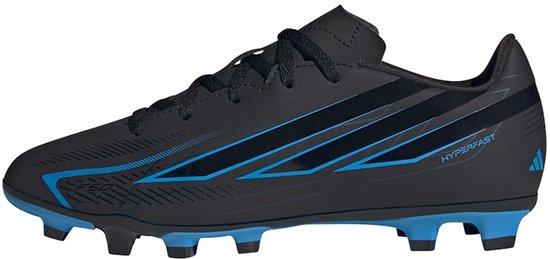 Bottes de football Adidas F50 Hyperfast noires pour enfants avec rayures bleues et texte 'HYPERFAST' sur le côté.