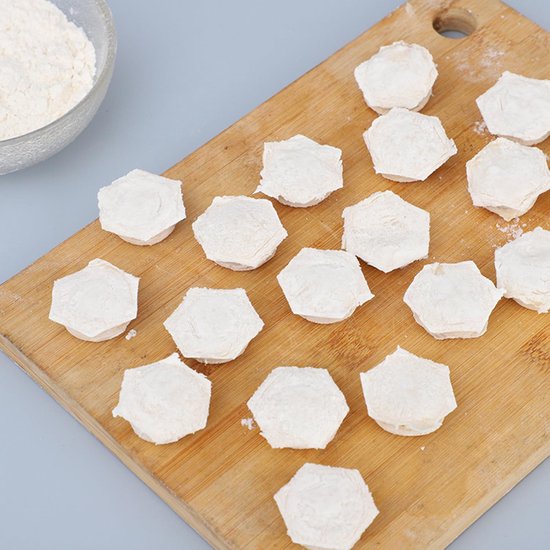 ravioli-vorm, 37 gaten, raviolivormpel, knoedelmaker voor doe-het-zelf koken, familiefeesten, feesten en picknicks — afbeelding 5