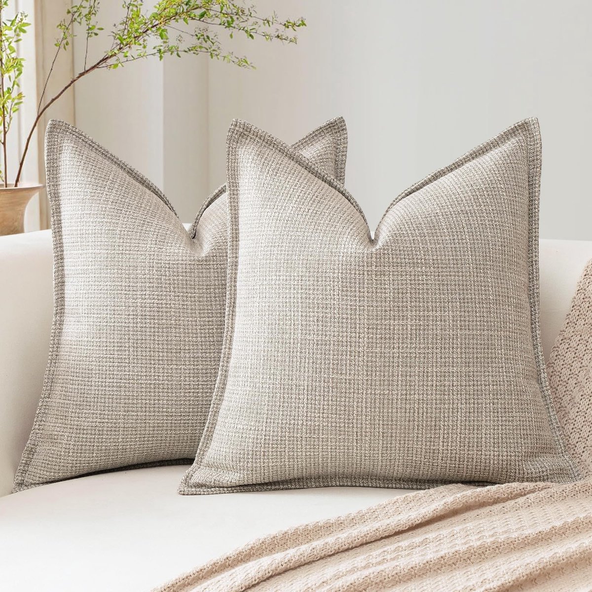 Omgoods - Set van 2 Donkerbeige Kussenhoezen 50x50 cm - Elegante Decoratieve Kussens voor Thuis