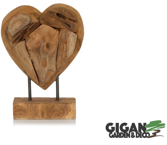 Decoratief hartvormig beeld van teakhout op een metalen standaard met houten sokkel.