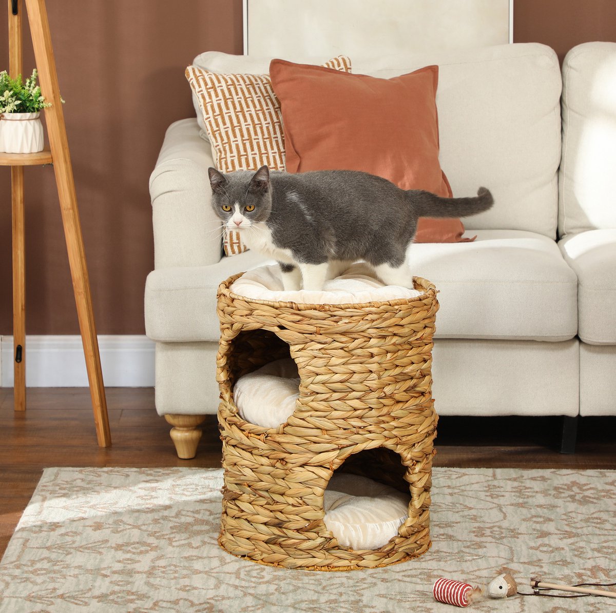 MEUNIQ Krabton voor katten 50 cm hoog, Ø40 cm, met 2 kattenholen, uitneembare kussens, bovenplatform, waterhyacint-look en metalen frame, bruin