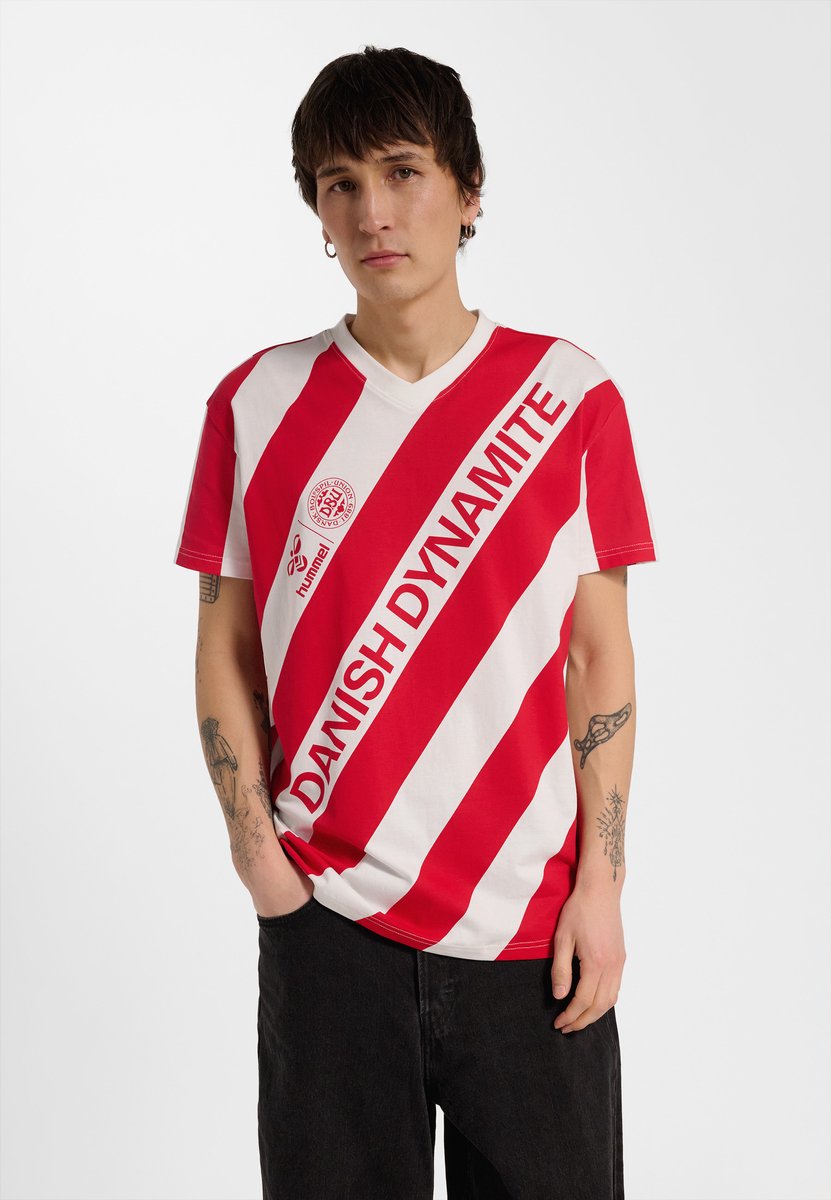 Dbu 26 Fan Dynamite Tee Ss