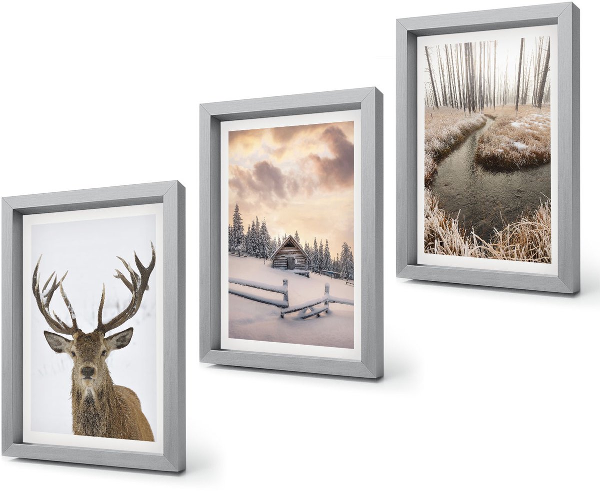 Coloray 4-Delige Schilderij Set - Winterlandschap met hertenhut en beekje - 20 x 30 cm - Muurdecoratie - Decoratieve Schilderijen - Wohnzimmer - Moderne Wanddecoratie Zilveren lijst