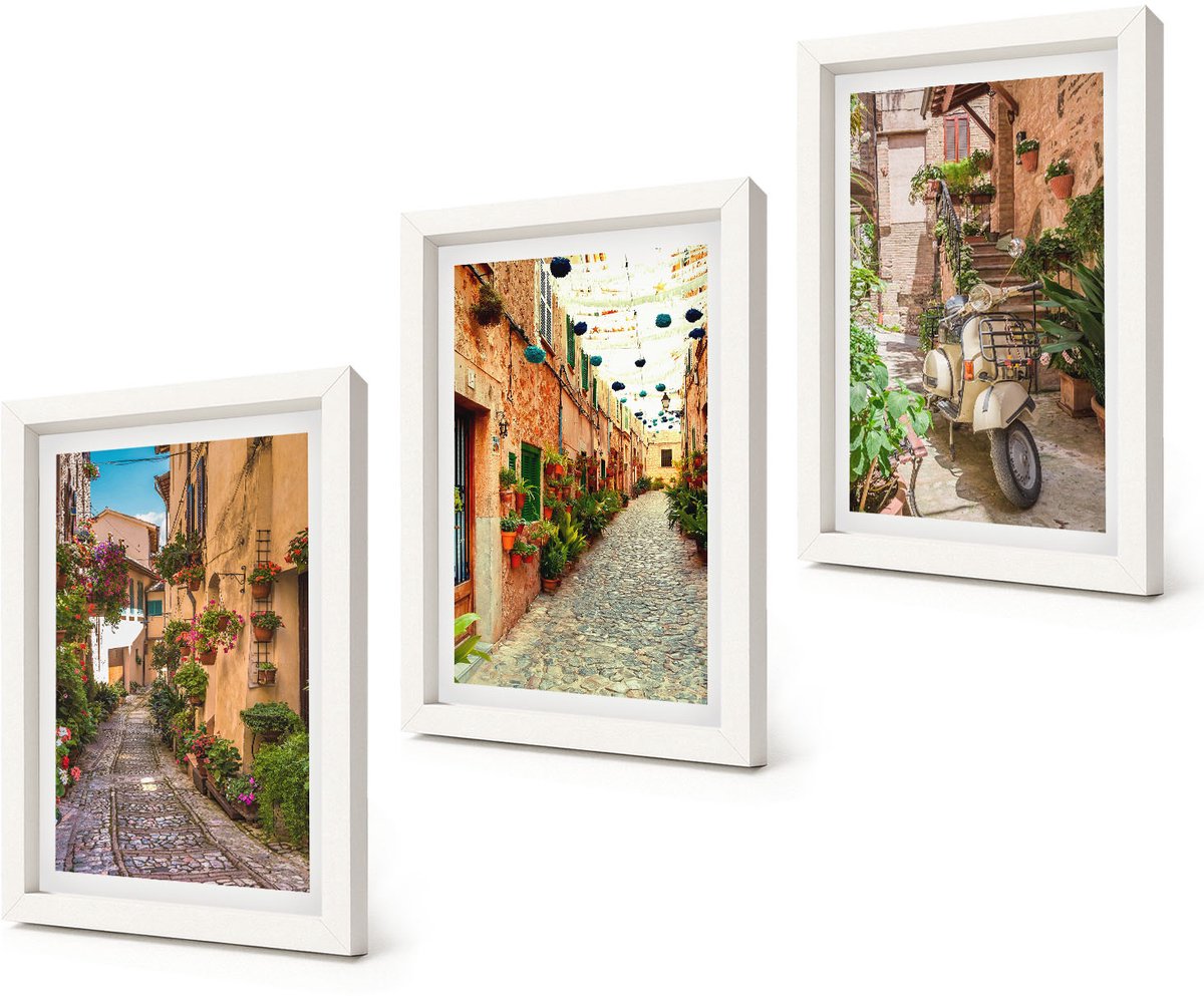 Coloray 3-Delige Schilderij Set - Sfeervolle straatjes met bloemen in een Italiaanse ambiance. - 20x30 - Wanddecoratie - Muurdecoratie - Woonkamer - Woonkamer Decoratie